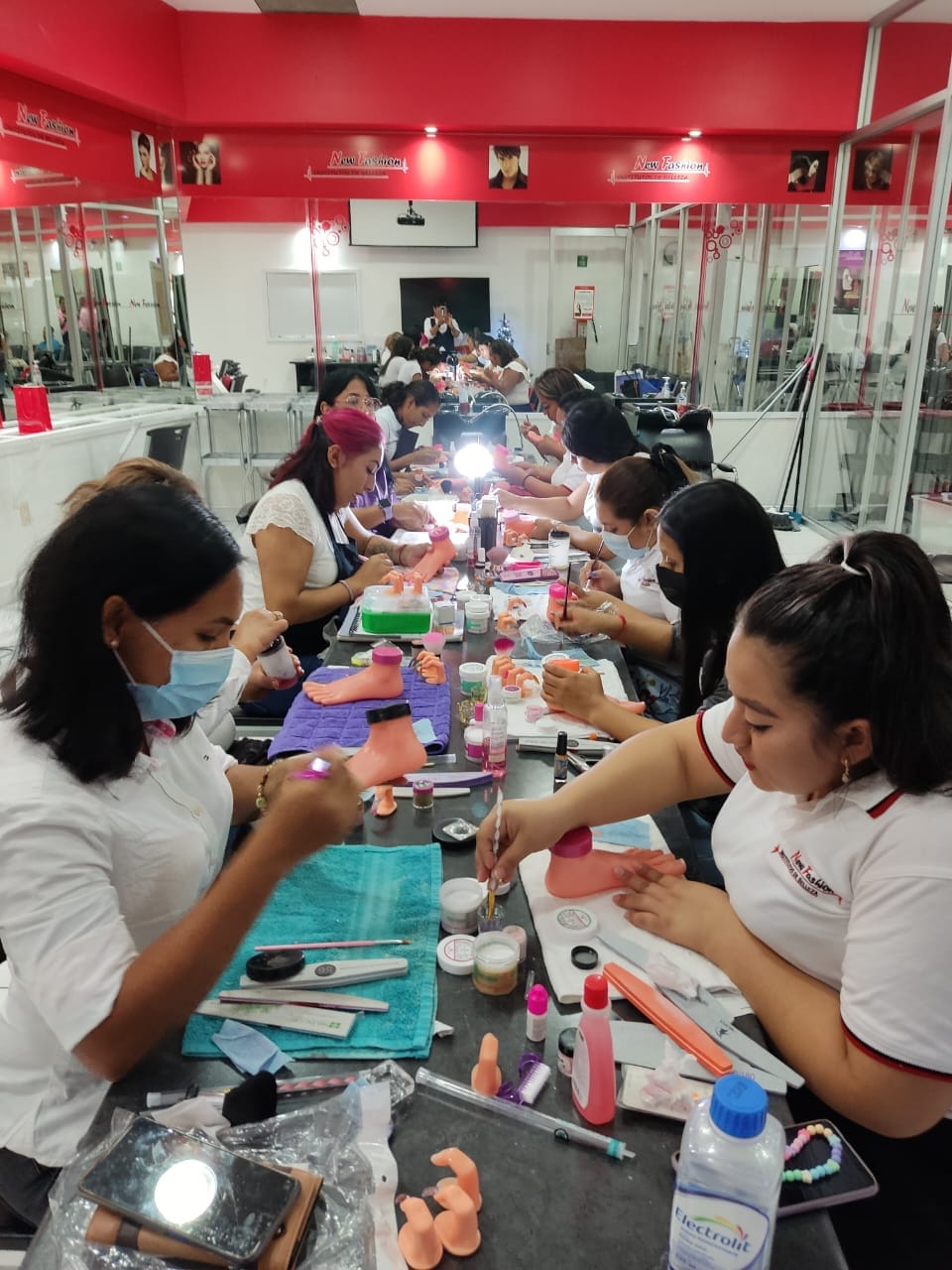 Diplomado de Uñas y Decorados