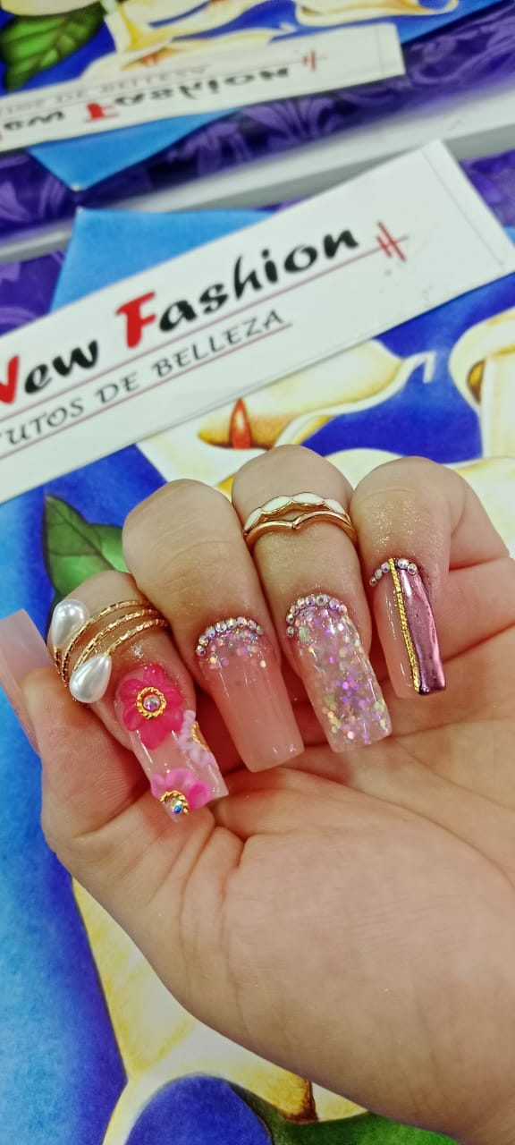Diplomado de Uñas y Decorados